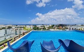 Modernos Estudios A Pasos De La 5Ta Av Pool View - By Yeah